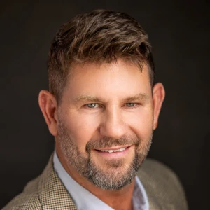 image of agent Darren Urban